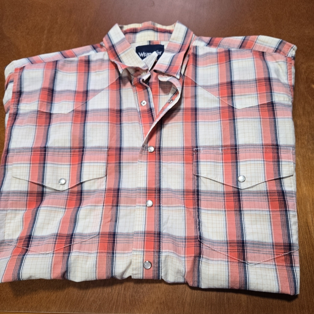 Wrangler Men's Pink and Blue Plaid Button Down Short Sleve Shirt Size Large